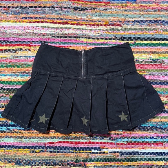 Tripp NYC Black Pleated Star & Moon Mini Skirt – Size XL - Picture 3 of 4